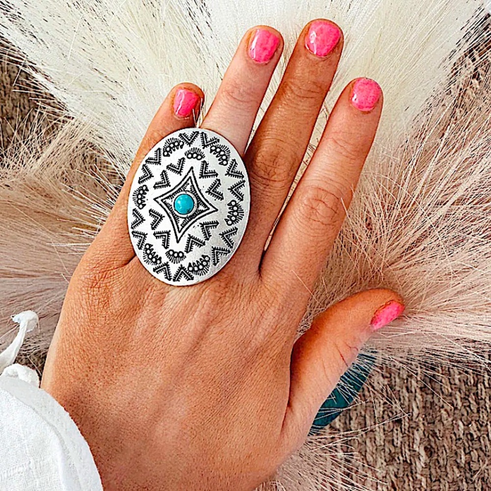 Boho Western Exaggerated Ring Boho Statement - Picture 4 of 5